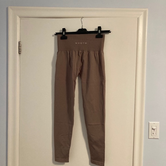 NVGTN Solid Seamless Leggings - Taupe (Medium) - Picture 4 of 6